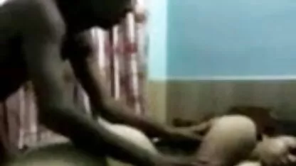 दोस्त डिक सेक्सी मूवी हिंदी में फुल एचडी चूसना करने के लिए युवा onanist सिखाता है