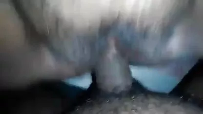 एक आदमी ने रसोई में दो झोपड़ियों के साथ सेक्सी मूवी फिल्म हिंदी में मस्ती की