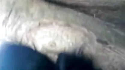 साफ सेक्स सेक्सी फिल्म मूवी में भिखारी काइली गहना सोफे पर एक मजबूत आदमी के साथ