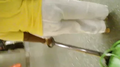 एक हिंदी फिल्म सेक्सी एचडी में अजीब घर में गड़बड़