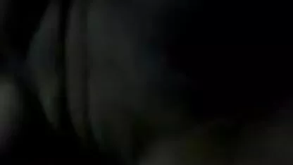 सेन्सी पर्ल ने सेक्सी मूवी दिखाइए हिंदी में अपने पिता के कार्यालय में चूत में उंगली की