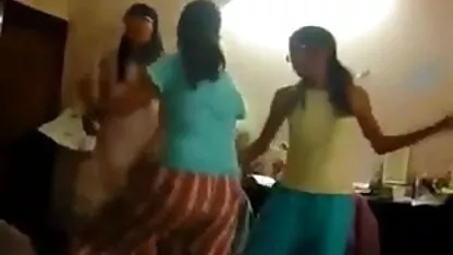 रियो हिंदी में सेक्सी मूवी वीडियो ली का हॉट सेक्स परिवार झगड़ा