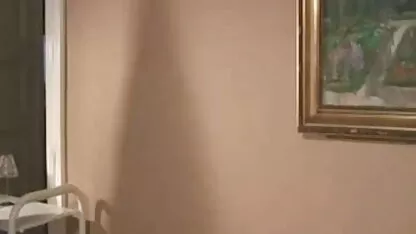 बॉस ने अपने साथियों की नाक के नीचे एक गोरी सेक्सी मूवी वीडियो हिंदी में लड़की को ठग लिया