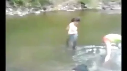 बहन ने छोटे भाई को बहकाया और फुल मूवी वीडियो में सेक्सी खुद को चोदने दिया