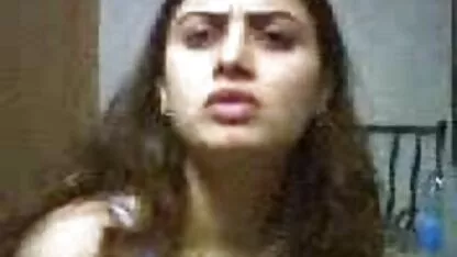फ्लर्टी बिली स्टार सह द्वारा शॉट का इंतजार करते हुए एक आदमी को एक blowjob सेक्सी फिल्म मूवी में देता है