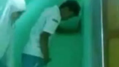 दो sluts के सेक्सी मूवी वीडियो हिंदी में लिए गुदा मालिश