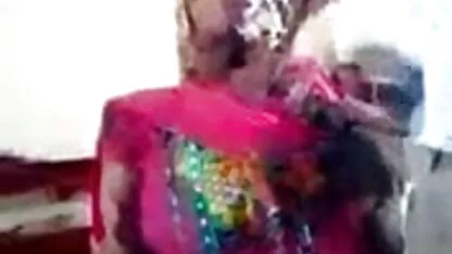 एक आदमी से हिंदी फिल्म सेक्सी एचडी में मिलने से पहले, बच्चा खुद को प्रसन्न करता है