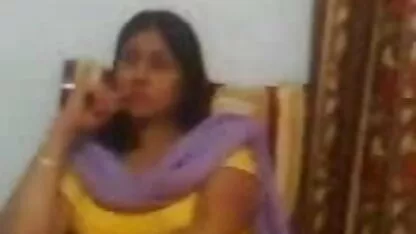 मसाज काउच पर दो गांठें सेक्सी मूवी हिंदी में फुल एचडी एक दूसरे को सहलाती हैं