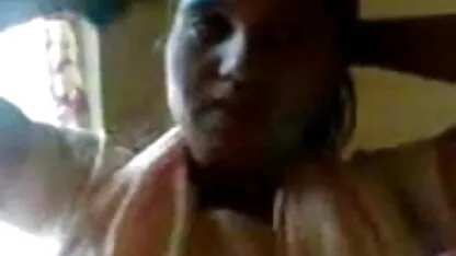 न्यूलीवेड्स हिंदी सेक्सी फुल मूवी एचडी में गर्म बकवास के साथ गृहिणी का जश्न मनाते हैं
