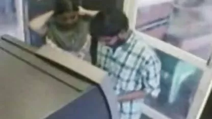 ब्लैक डार्लिंग सोफे पर घुंघराले बालों वाले मुलतो लालू आइवे को चोदता है सेक्सी मूवी दिखाओ हिंदी में