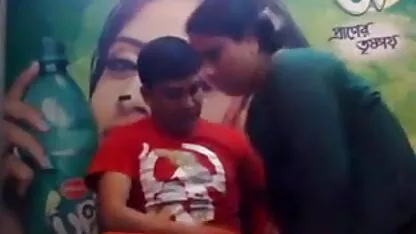 लोगों ने दो के लिए एक फूहड़ आदेश दिया - आर्थिक रूप हिंदी में सेक्सी वीडियो मूवी से और मज़ेदार!