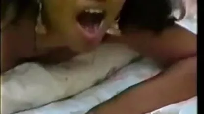 विक्रेता एक आदमी के साथ काम सेक्सी मूवी वीडियो में सेक्सी करने के बाद गड़बड़ हो जाता है