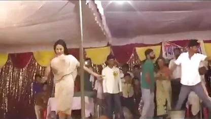 पहला व्यक्ति सुख फुल मूवी वीडियो में सेक्सी