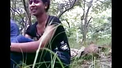 सेक्सी नर्स पहले व्यक्ति को देखती हिंदी में सेक्सी मूवी वीडियो में है जो उसे काम के घंटों के दौरान मिला था