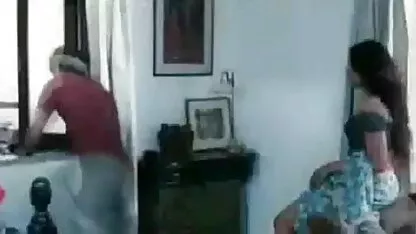 दुबली लड़की को अपने छेद के अंदर दो लंड महसूस करना बहुत पसंद है हिंदी में फुल सेक्सी फिल्म