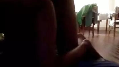 उस व्यक्ति ने अपने हिंदी सेक्सी मूवी वीडियो में डैमसेल सदस्य का इलाज किया
