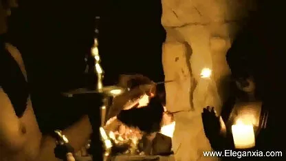 लड़के ने एक पतली लड़की को एक सेक्स स्विंग पर लटका दिया और उसके मुंह सेक्सी मूवी दिखाइए हिंदी में में चुदाई की