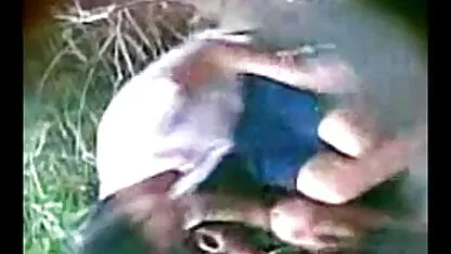युवा कुतिया ने जेल की कोठरी में एक पुलिस वाले के सामने आत्मसमर्पण कर दिया फुल मूवी वीडियो में सेक्सी