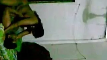 श्यामला रोमी से सेक्सी हिंदी मूवी वीडियो में एक बड़ा phalus द्वारा हस्तमैथुन