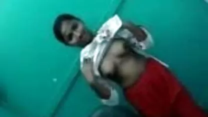 बहादुर हिंदी में सेक्सी मूवी फिल्म प्रेमी कुत्ते शैली के साथ पड़ोसी केटी कॉक्स को मारता है