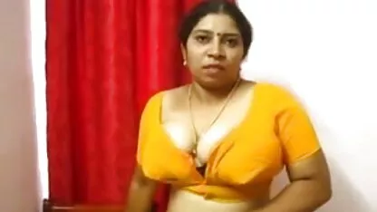 बेवकूफ लड़की केवल हिंदी में सेक्सी मूवी फिल्म उसके मुंह में चुदाई करती है