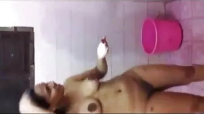 उस आदमी ने अपनी सेक्सी वीडियो हिंदी मूवी में प्रेमिका के साथ उसे सड़क पर हटाकर मस्ती की