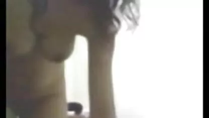 दो लोगों सेक्सी हिंदी मूवी में ने एक बड़े गधे के साथ एक गर्म वेश्या की चुदाई की