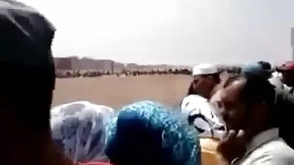 हॉट गोरा एक पुरुष एंकर पर सेक्सी वीडियो हिंदी मूवी में बैठता है