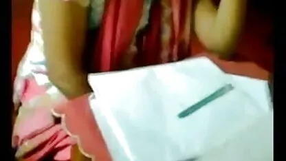 बूढ़ी औरत दिखाती है हिंदी में सेक्सी मूवी वीडियो में कि उसने अपनी युवावस्था में क्या किया था