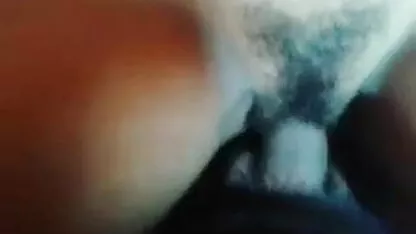 एक प्यार सेक्सी वीडियो में हिंदी मूवी की बेवकूफी से परेशान एक लड़के के साथ एक नौकरानी की वर्दी में सेक्स वेश्याएं