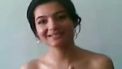 दूध पिलाने वाली एक वेश्या ने एक साथ दो लोगों हिंदी में सेक्सी मूवी को खुश किया