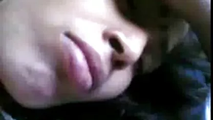 एक पतली लड़की में मोटी डिक। यह देखना होगा! सेक्सी हिंदी मूवी में