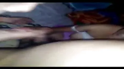 अंधेरे सेक्सी मूवी वीडियो में सेक्सी चमड़ी लड़की तेल में गड़बड़